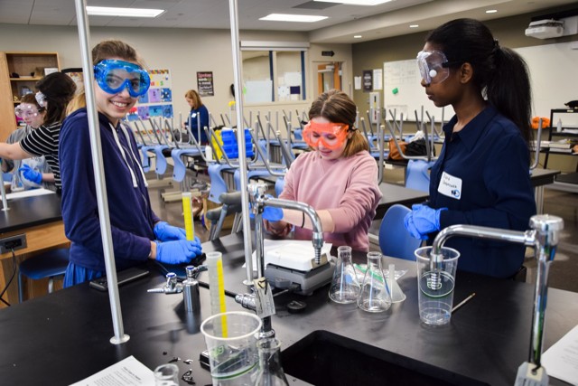 Girls Science lab.USE